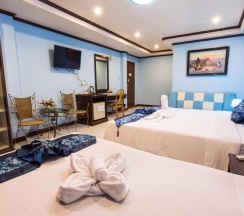 Семейный номер Deluxe с балконом в Hotel Grand Orchid Inn