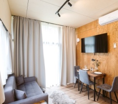 Душевный кубик (до 3 гостей) ХУГГИ в Berloga Country Resort