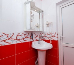 Трёхместный номер Comfort с балконом и с видом на парк в Прометей 3