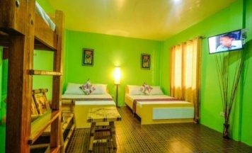 Кровать в общем номере в OYO 622 Butterfly Totem Guesthouse