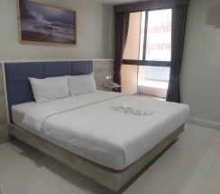 Двухместный номер Superior с видом на город двуспальная кровать в Sattahip 9 Boutique Hotel