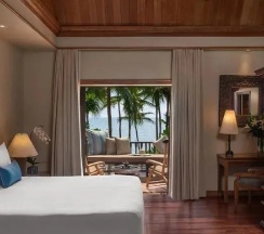 Двухместный клубный Anantara люкс с видом на море двуспальная кровать в Anantara Hua Hin Resort