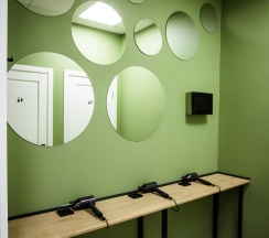 Кровать в 4-местном общем мужском номере в Pillow Hostel