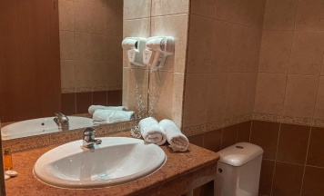 Люкс c 1 комнатой с балконом и с видом на парк в Helios Spa