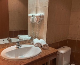 Двухместные апартаменты c 1 комнатой с видом на море двуспальная кровать в Helios Spa