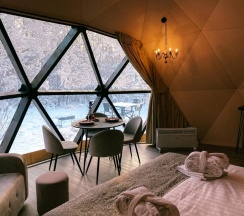 Геокупол Замки Луары в Вазуза Лав