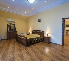 Апартаменты трехкомнатные с двумя спальнями, гостиной. в Княжна Мери