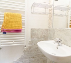 Трёхместный номер Standard с видом на город в B&B Al giardino del vicolo