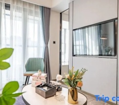 Люкс Business с балконом в Yidiandian Hotel Apartment (Shenzhen International Convention And Exhibition Center)
