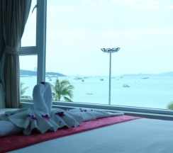 Люкс Executive с видом на море в The Beach Front Resort Pattaya  - SHA Plus