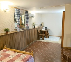 Трехместный номер с 2 раздельными кроватями в Колесо