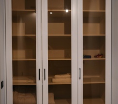 Вилла с балконом и с красивым видом из окна в Residence Village