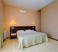 Стандарт с большой кроватью в Avangard Hotel
