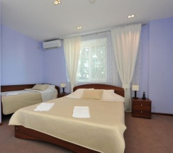 «Комфорт Семейный» 3- местный TRPL, (№205; №304)  в MotoStop