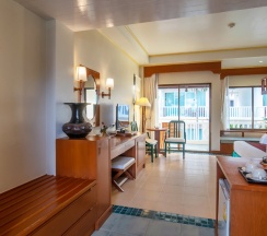 Двухместный номер Deluxe с балконом двуспальная кровать в Karon Princess Hotel