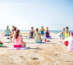 Полулюкс на двоих гостей с террасой и видом на озеро (корпус К) в Оптимист