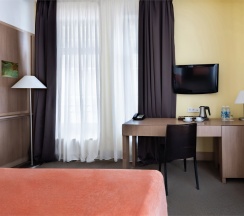 Стандартный номер с видом на реку в Golden Tulip