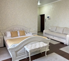 Трехместный полулюкс в Rich house