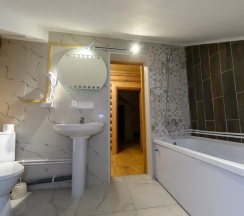 Номер в избе с 3 комнатами с балконом и с красивым видом из окна в Вкс