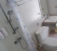 Двухместный номер Deluxe с видом на море двуспальная кровать в Отель Kata Beachwalk