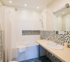 Двухместный коттедж Deluxe двуспальная кровать в Aq-Qaiyn