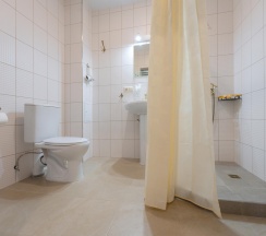 Номер стандарт с 1 односпальной и 1 двуспальной кроватью №3 в Даховская долина