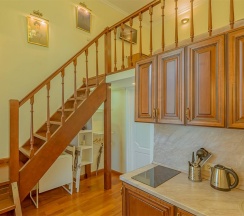 Двухуровневая студия для троих в Цветной Петербург дом художников