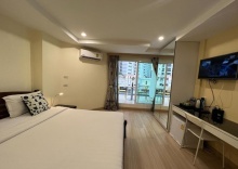 Двухместный номер Deluxe с балконом двуспальная кровать в V Check Inn Sukhumvit 22