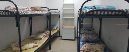 Кровать в общем номере в Родничок