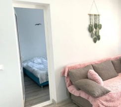 Трёхместные апартаменты с 2 комнатами с красивым видом из окна в ПольМари