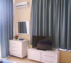 Трёхместный номер Standard с балконом и с видом на море в Hotel Saranda