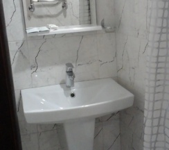 Двухместный номер Standard с балконом и с красивым видом из окна (двуспальная кровать) в Каскад