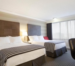 Четырёхместный номер Standard в Sandman Hotel Vancouver Downtown
