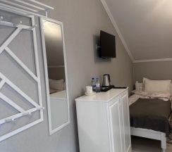 Двухместный номер Стандарт без окна 2 отдельные кровати в В моменте