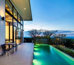Двухместная вилла с видом на горы двуспальная кровать в The Private Pool Villas at Civilai Hill Khao Yai