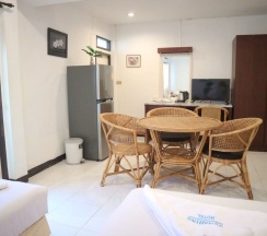 Трёхместный номер Standard с балконом в Sunshine Guest House