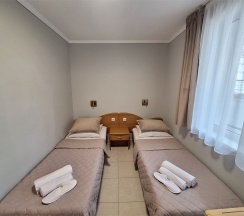 "КЛАССИК 5" Стандартный двухместный номер с раздельными односпальными кроватями и диваном на 1 этаже в Цитрус