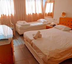 Четырёхместный номер Standard двуспальная кровать в Aquamarine Hotel
