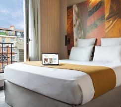 Двухместный номер Superior с балконом двуспальная кровать в Mercure Paris Alesia