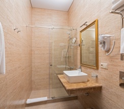 Двухкомнатный семейный в Trianon hotel