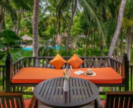 Двухместный номер Deluxe с балконом и с видом на сад двуспальная кровать в Anantara Hua Hin Resort