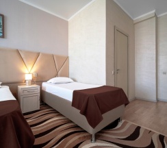 Джуниор Сюит в Лабиринт