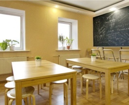 Кровать в восьмиместном номере в Maestro Hostel