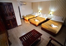 Трёхместный номер Standard с балконом в Phornpailin Riverside Resort