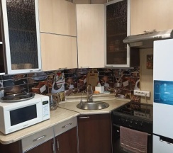 Двухместные апартаменты c 1 комнатой с балконом и с красивым видом из окна (двуспальная кровать) в Квартира в центре с удобной транспортной развязкой