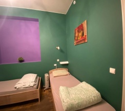 2-х местный бюджетный номер с раздельными кроватями и диваном в Cuba PS Coliving