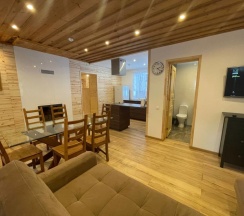 Шестиместный коттедж с 3 комнатами с красивым видом из окна в Аврора Country House