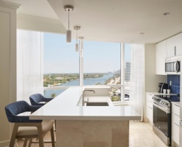Двухместный люкс (двуспальная кровать) в Fontainebleau Miami Beach