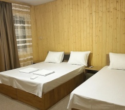 Четырёхместный коттедж с красивым видом из окна в Delis