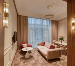 Двухместный люкс Executive с диваном двуспальная кровать в Hayasa Hotel Yerevan
